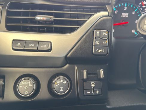 Used 2019 Chevrolet Suburban Premier AWD/4WD image 25