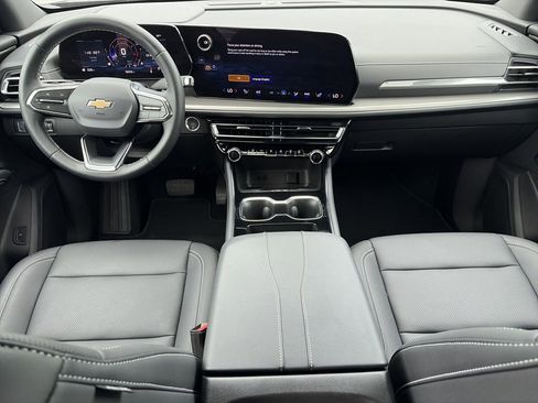 Used 2025 Chevrolet Traverse LT w/ Driver Confidence Package FWD image 14