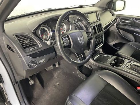 Used 2015 Dodge Grand Caravan SXT image 3