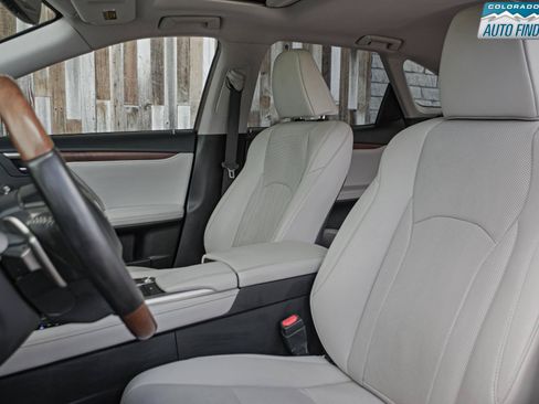 Used 2020 Lexus RX 350L Premium w/ Premium Package AWD/4WD image 12
