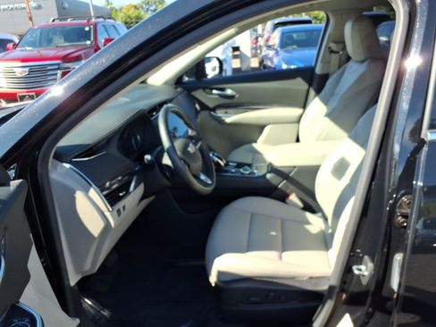 Certified 2023 Cadillac XT4 Luxury w/ Cold Weather Package FWD image 19