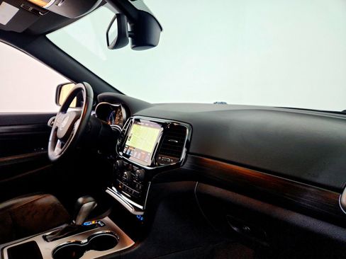 Used 2019 Jeep Grand Cherokee Altitude image 16