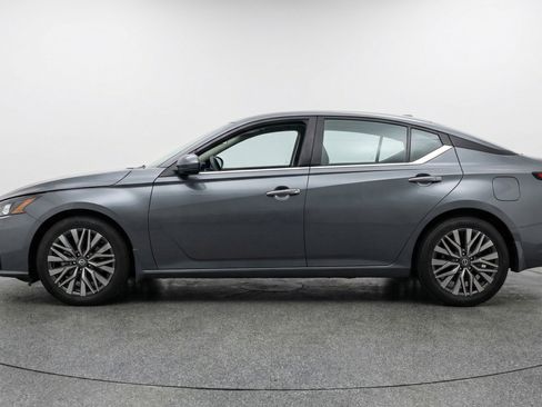 Used 2025 Nissan Altima 2.5 SV image 5