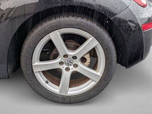 Used 2009 Volkswagen Beetle S image 8
