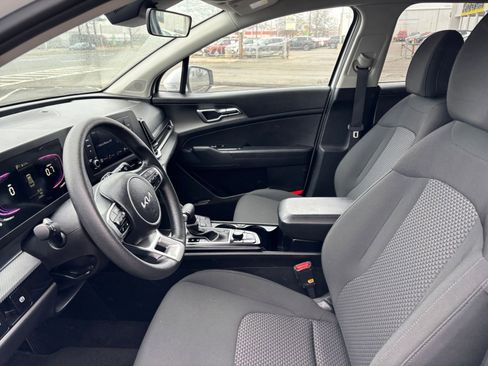 Used 2025 Kia Sportage LX FWD image 24