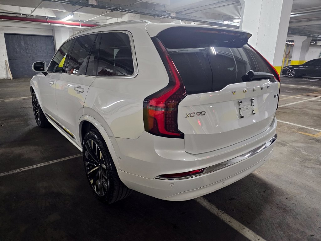 Certified 2025 Volvo XC90 B5 Plus AWD/4WD image 26