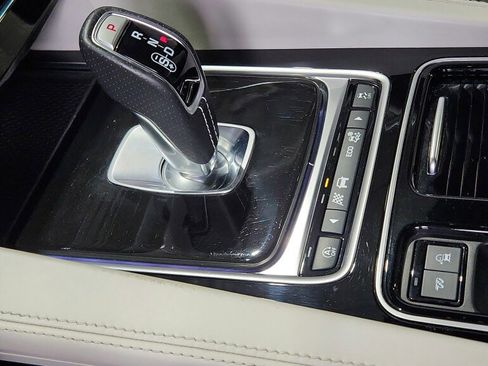 Used 2020 Jaguar F-PACE SVR image 15