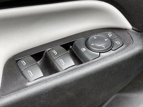 Used 2018 Chevrolet Equinox LS image 16