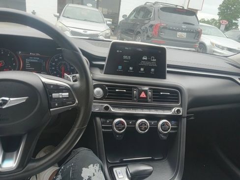 Used 2021 Genesis G70 2.0T image 29