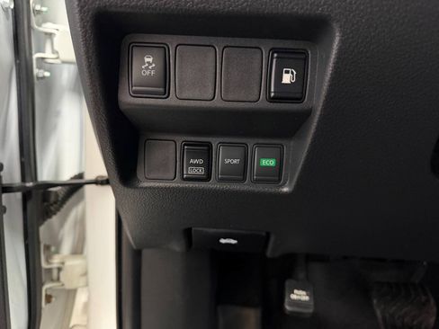 Used 2018 Nissan Rogue S AWD/4WD image 15
