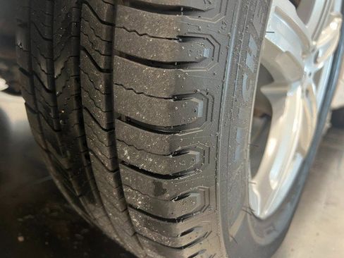 Used 2009 Lincoln Town Car Signature Limited image 37