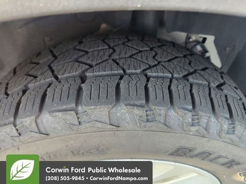 Used 2018 Ford Explorer XLT w/ Equipment Group 202A AWD/4WD image 7