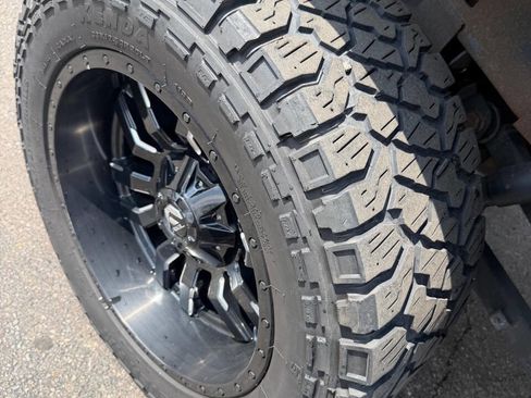 Used 2018 RAM 2500 Tradesman w/ Chrome Appearance Group image 32