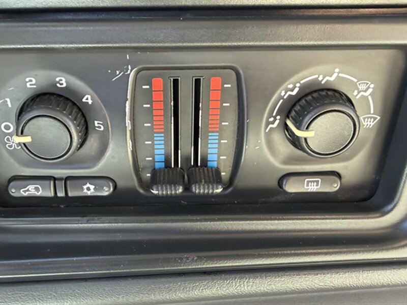 Used 2004 Chevrolet Suburban LS w/ Preferred Equipment Group AWD/4WD image 9