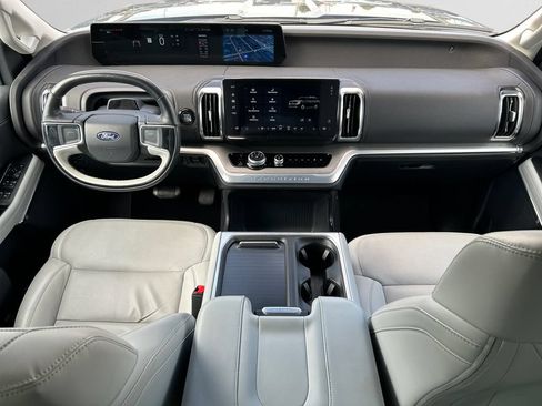 Used 2025 Ford Expedition Max Platinum w/ Driver's Package AWD/4WD image 9