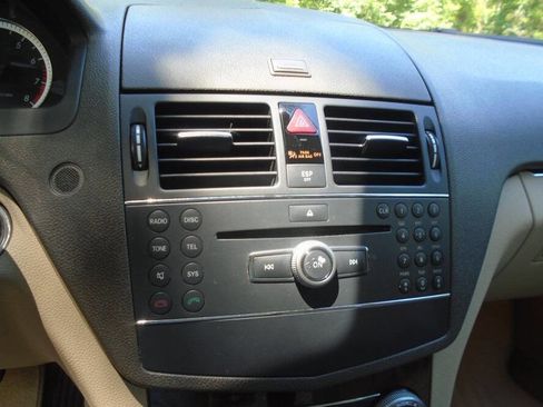 Used 2009 Mercedes-Benz C 300 Sedan image 13