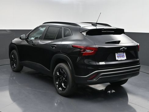 New 2026 Chevrolet Trax LT w/ Midnight Edition FWD image 5