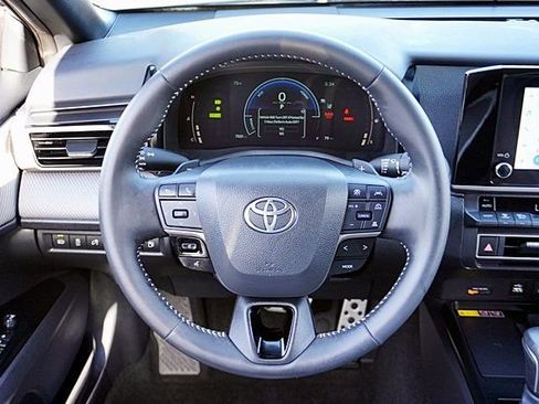 Used 2025 Toyota Camry SE w/ Convenience Package FWD image 19