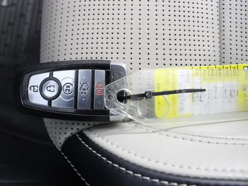 Used 2025 Ford Mustang GT Premium image 8