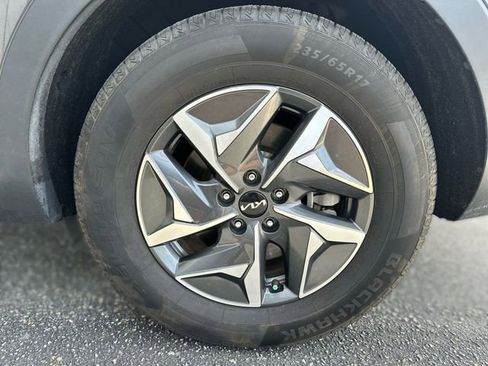 Used 2022 Kia Sorento EX w/ Panoramic Sunroof Package FWD image 10