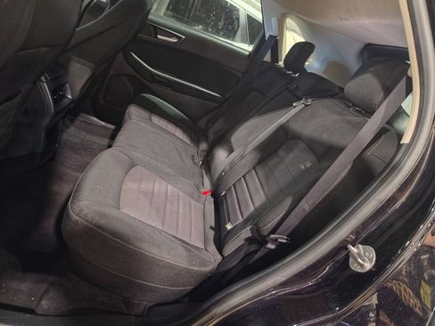 Used 2019 Ford Edge SE FWD image 7