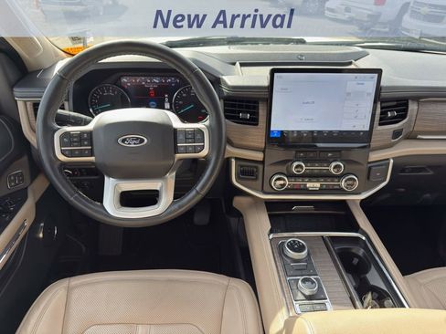 Used 2024 Ford Expedition Limited image 9