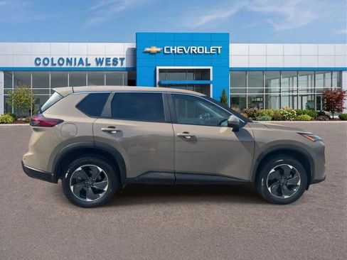 Used 2025 Nissan Rogue SV AWD/4WD image 13