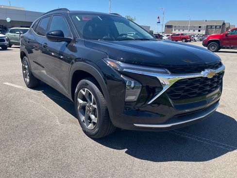 New 2026 Chevrolet Trax LT w/ Driver Confidence Package FWD image 1