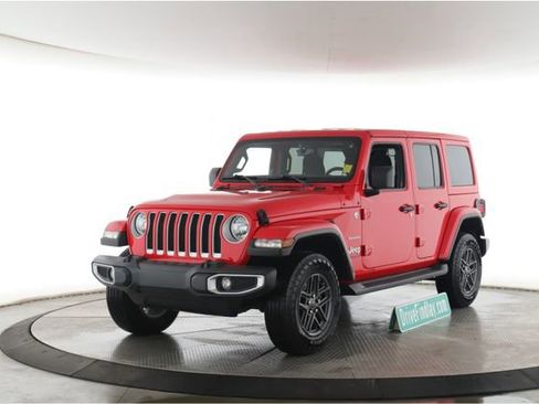 Used 2022 Jeep Wrangler Unlimited Sahara w/ Cold Weather Group AWD/4WD image 10