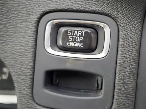 Used 2016 Volvo XC70 T5 Premier w/ Proximity Package image 25