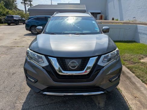 Used 2017 Nissan Rogue SL FWD image 2