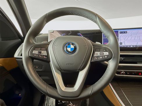 Used 2025 BMW X5 xDrive50e w/ Parking Assistance Package image 11