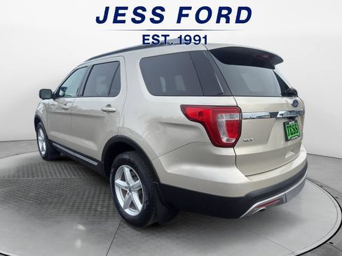 Used 2017 Ford Explorer XLT w/ Equipment Group 202A image 3