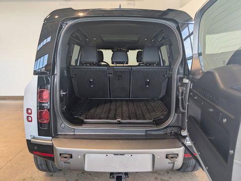 Used 2023 Land Rover Defender 110 X-Dynamic SE image 5