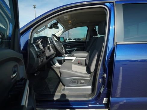 Used 2021 Nissan Titan SV w/ SV Convenience Package image 11
