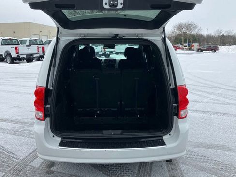 Used 2020 Dodge Grand Caravan SE image 25