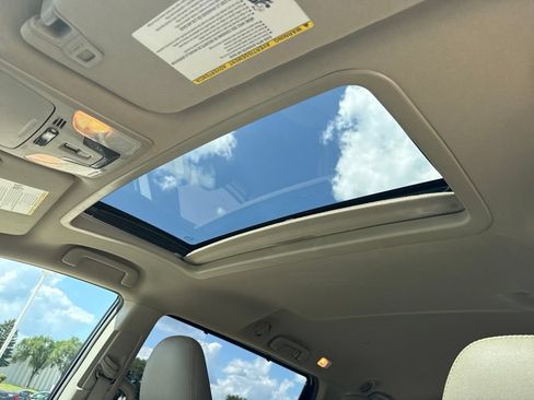 Used 2017 Toyota Sienna XLE w/ Protection Package FWD image 9