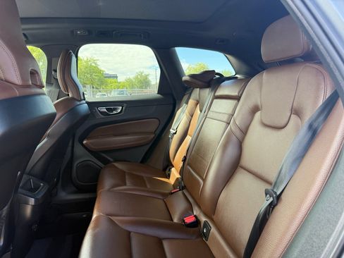 Used 2021 Volvo XC60 T5 Momentum FWD image 9