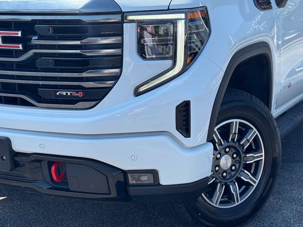 Used 2024 GMC Sierra 1500 AT4 w/ AT4 Premium Package AWD/4WD image 5