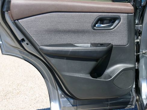 Used 2024 Nissan Rogue SV AWD/4WD image 11