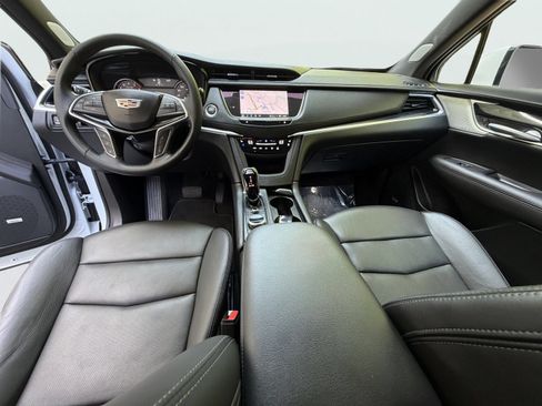 Used 2025 Cadillac XT5 Premium Luxury AWD/4WD image 2
