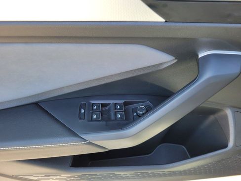 Used 2025 Volkswagen Jetta SE w/ Sunroof Package FWD image 23