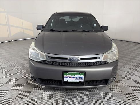 Used 2010 Ford Focus SE image 2