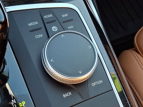 Used 2022 BMW 330i xDrive Sedan w/ M Sport Package image 27