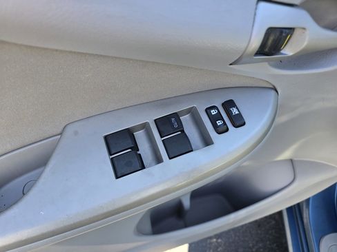 Used 2013 Toyota Corolla LE image 17