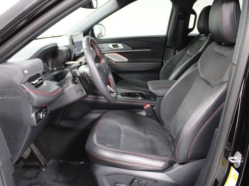 Used 2025 Ford Explorer ST image 24