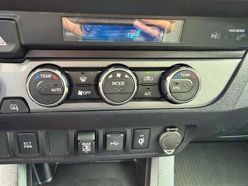Used 2021 Toyota Tacoma TRD Sport AWD/4WD image 18
