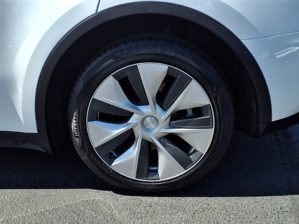 Used 2021 Tesla Model Y Long Range AWD/4WD image 5