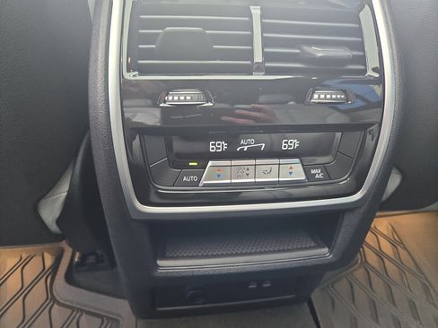 Used 2023 BMW X7 xDrive40i image 31