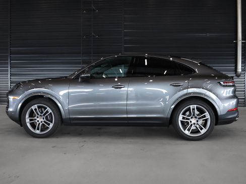 Used 2025 Porsche Cayenne Coupe image 2